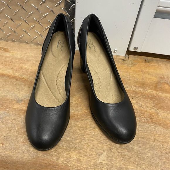 CLARKS (Worn Once!) Women's Alayna Ray Pumps Black Leather Block Heels, Size 8.5 - Picture 4 of 11